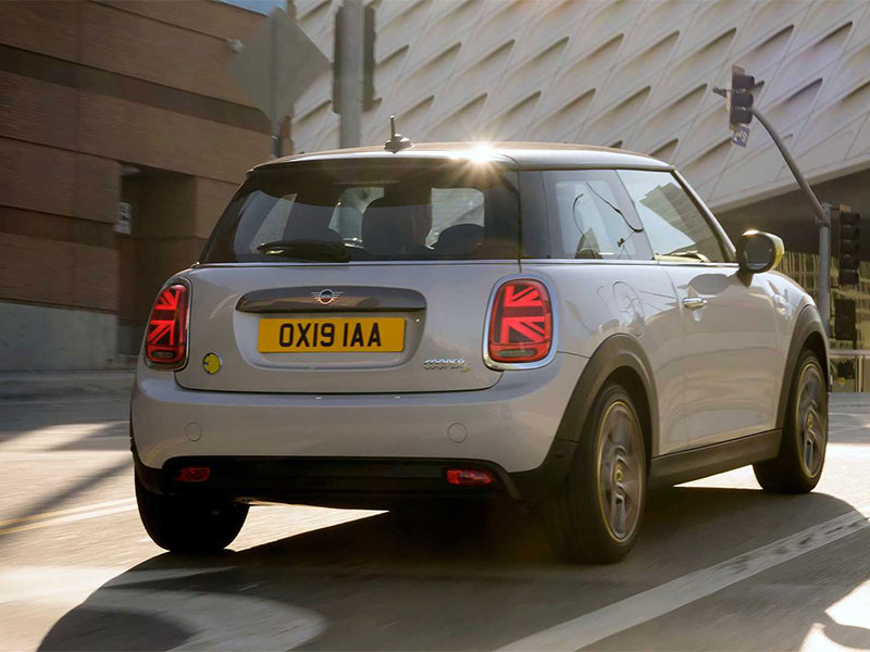 سيارة MINI Cooper SE الجديدة... أول سيارة صغيرة تعمل بالكهرباء كليا